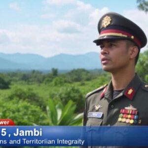 Petugas militer Kodim 0415 Jambi di alam terbuka.